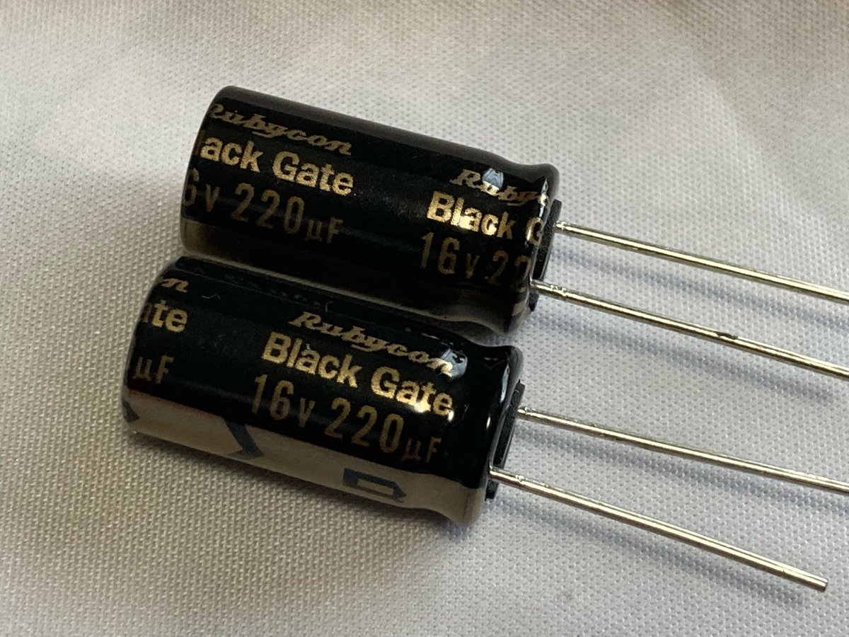 THOMSONのシートクランプにBlack Gateのコンデンサー。
この手の性能には影響しないが、所有欲を満たす🤣🤣🤣高いパーツって自転車やオーディオにはたくさんあるのに、無線機にはないのね😂😂無線家は賢いと言う事か😁

明日は比叡山で待機します😊