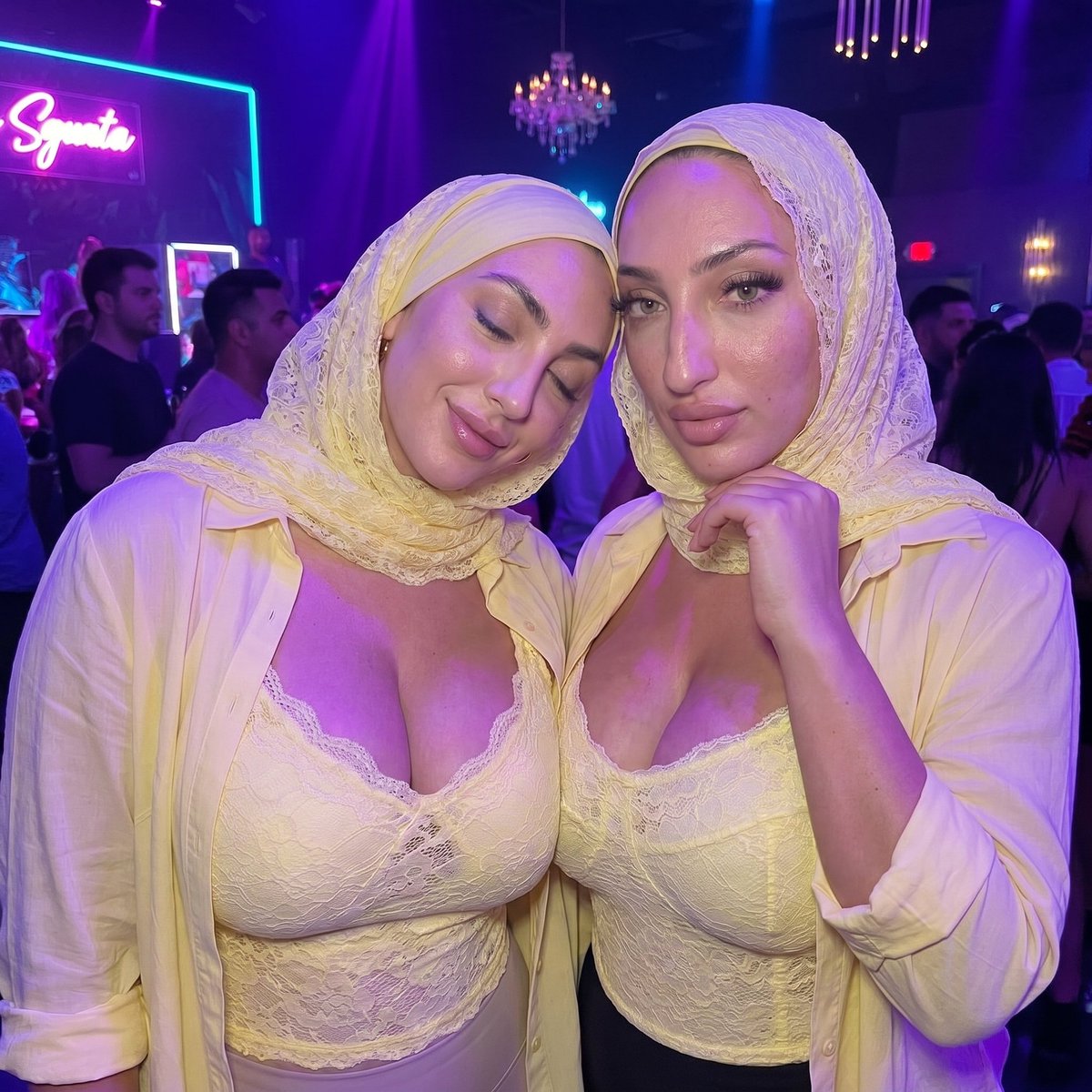 Yasmeenisherexo's tweet photo. Would you dance with us if you saw us at the club? 🌝 https://t.co/wpTO5ceIHL
