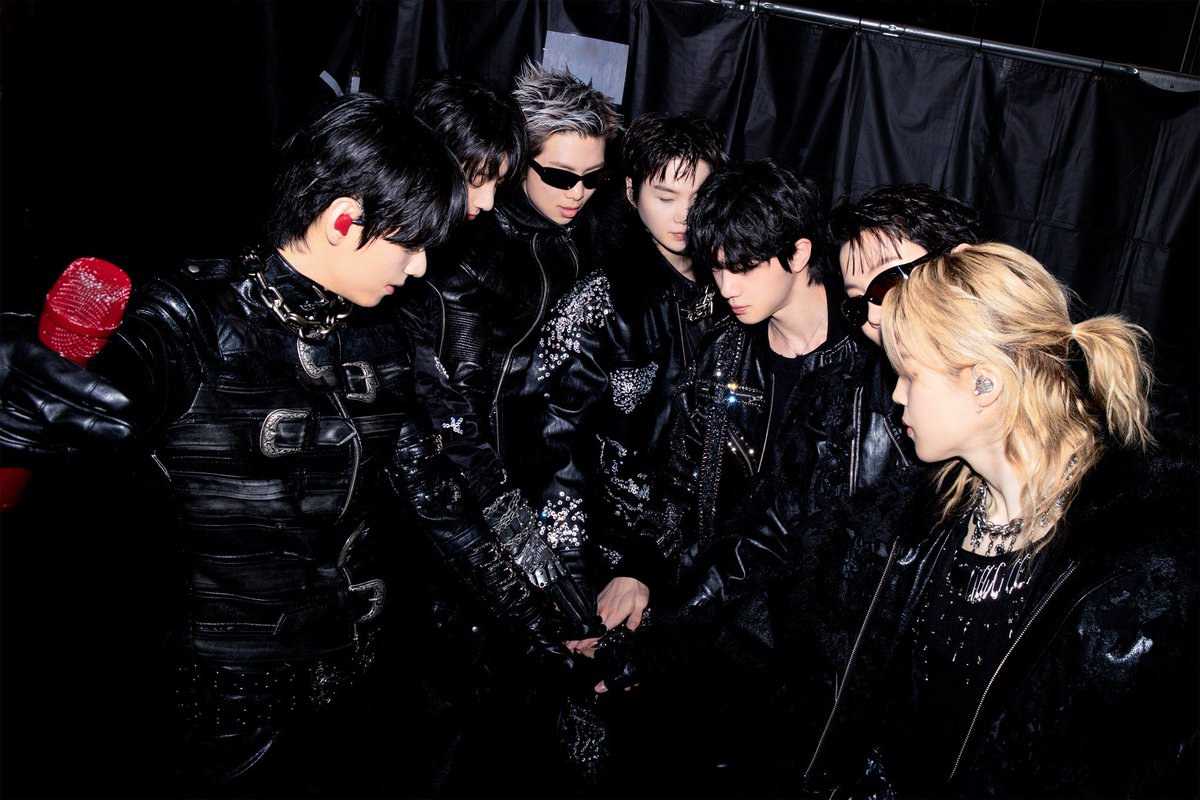 100_Billion_'s tweet photo. @bts_bighit Night two in Japan and the stage presence is undeniable.
Fans and BTS feeding off each other in these shots.
World tour momentum looks unstoppable right now.
#BTSJapan #ARIRANGTour https://t.co/BVqMnA5GAH