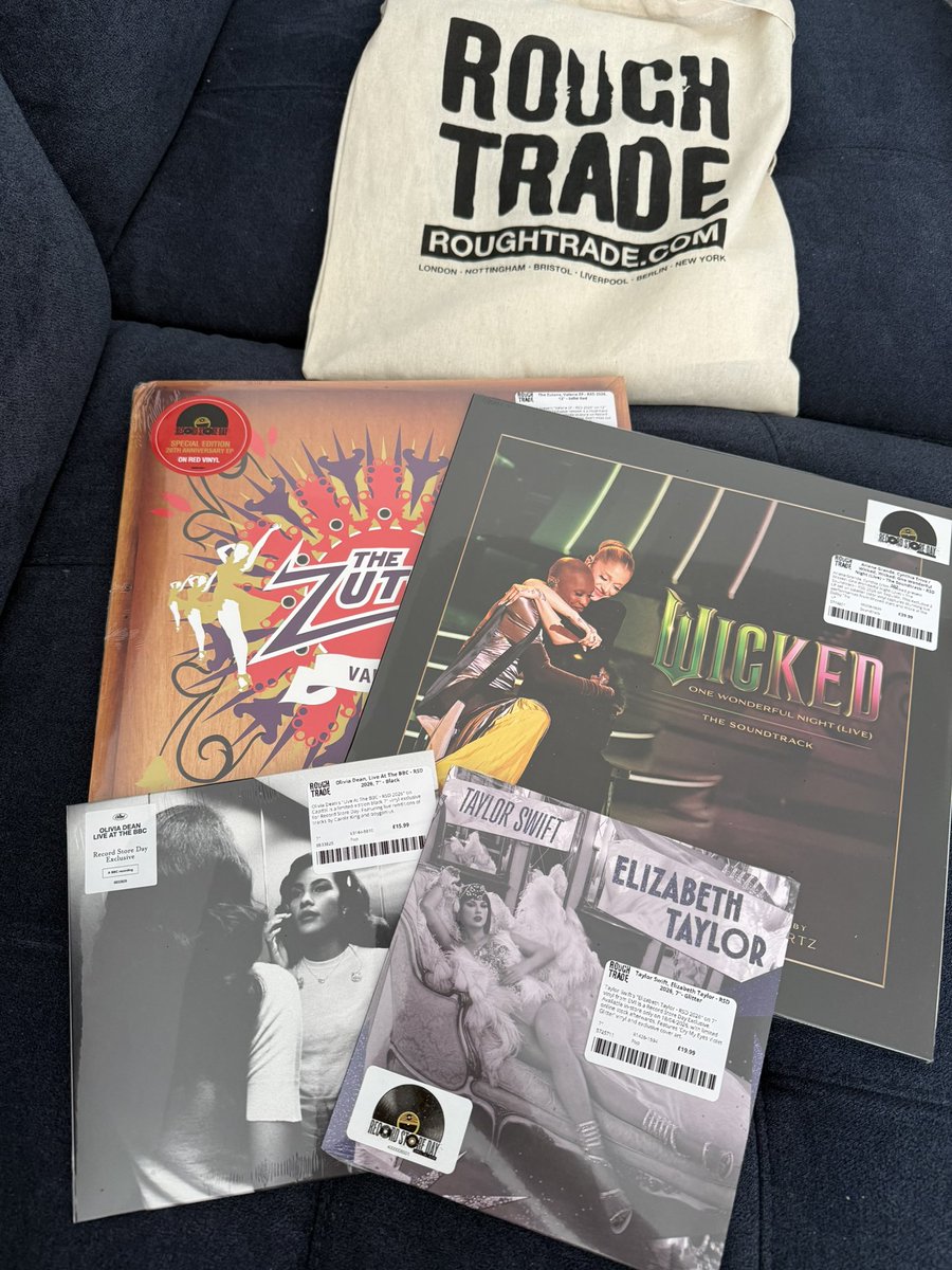 daylight_lauren's tweet photo. Successful #RSD2026 haul 🤩 https://t.co/YIqHxYc56p