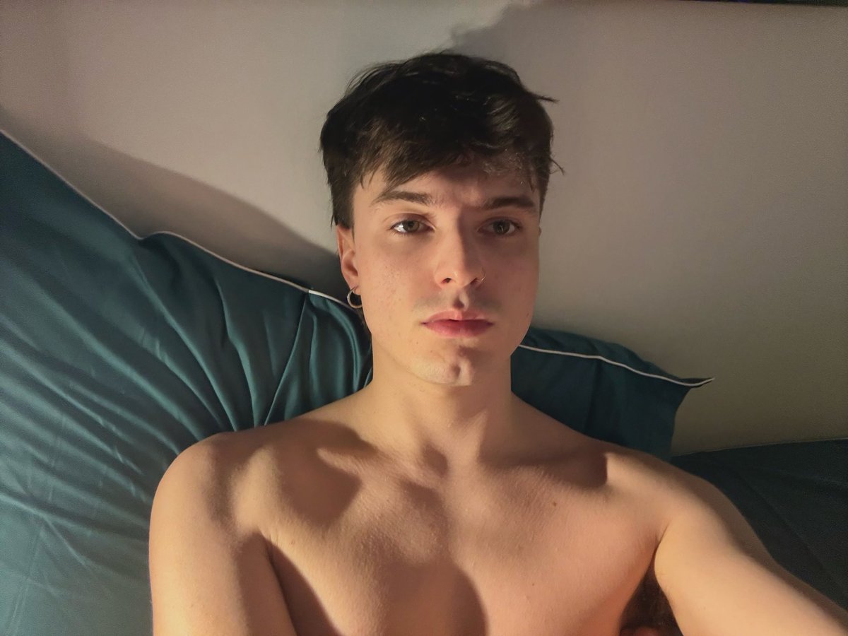 andre13tay's tweet photo. butt chin https://t.co/dVTSAVGTs3