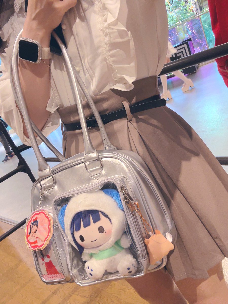 dadatenn's tweet photo. あいきゃんのライブ楽しすぎた😭
ありがとう〜！！！！！！
前ぬいぐるみ落としたから
今回は絶対落とさんようにINした🫶 https://t.co/qxlhgPD0vG