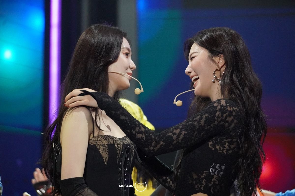 Elle 𓆩𓆪 tweet media