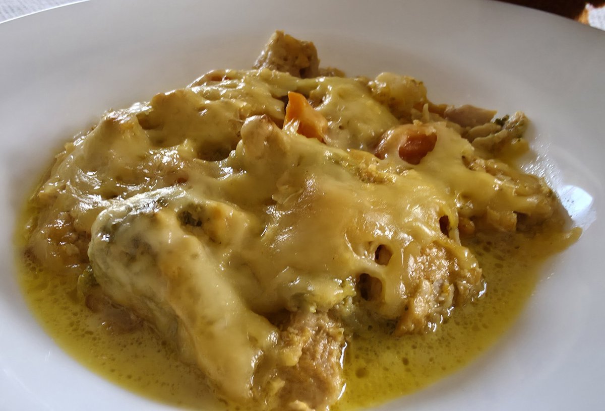 PMD486's tweet photo. ~Turkey goulash with carrots, cauliflower, and broccoli, topped with plenty of cheese. Served with fries, mayo and Club-Mate Cola~
#CapyVirus #cookingPMD #cookingFRD https://t.co/41vl1vJu5o