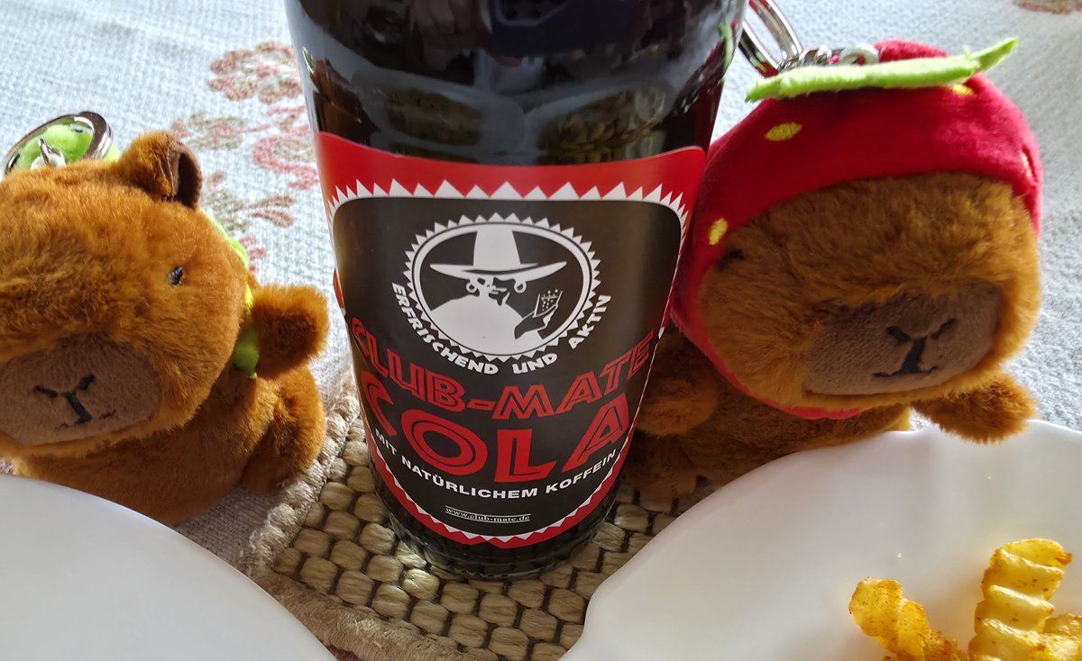 PMD486's tweet photo. ~Turkey goulash with carrots, cauliflower, and broccoli, topped with plenty of cheese. Served with fries, mayo and Club-Mate Cola~
#CapyVirus #cookingPMD #cookingFRD https://t.co/41vl1vJu5o