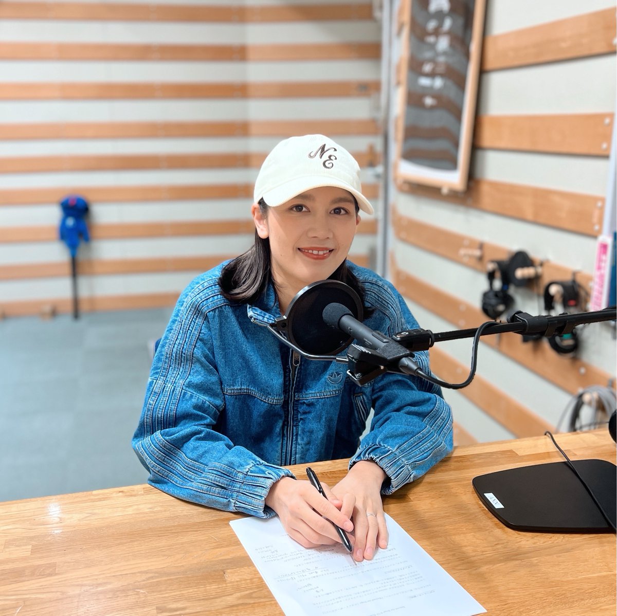 Connect873's tweet photo. アンプラグドの特別プログラム
 『Beyond the stage』

4/13（月）の放送は 
Anly(@Anly_Singer )さんとお届け🎤

★ライブでの選曲について
★今年リリースした「カリフォルニア」の秘話
★直近のライブ情報

🎤ライブ音源は
「カリフォルニア」

📻radiko
https://t.co/Vz828uuAPQ 

#cnt873
#FM沖縄 https://t.co/uMv4HtOQag