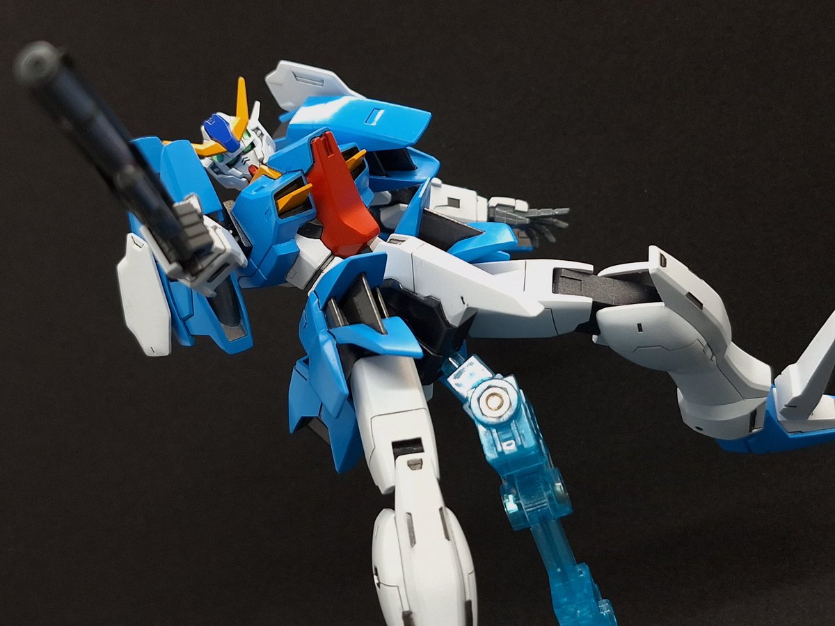 TA9618's tweet image. 【完成】

電撃ホビーマガジン2009年1月号の付録「FG 1/144 ガンダムラジエル」を、可動化改造+全塗装で作りました。

素組みのHG00系キットと並べて違和感の無いバランスを目指し、丁寧・クリアな仕上がりを意識しています。

ポージング・製作工程の抜粋はツリーに続きます。

#ガンプラ
#GUNPLA