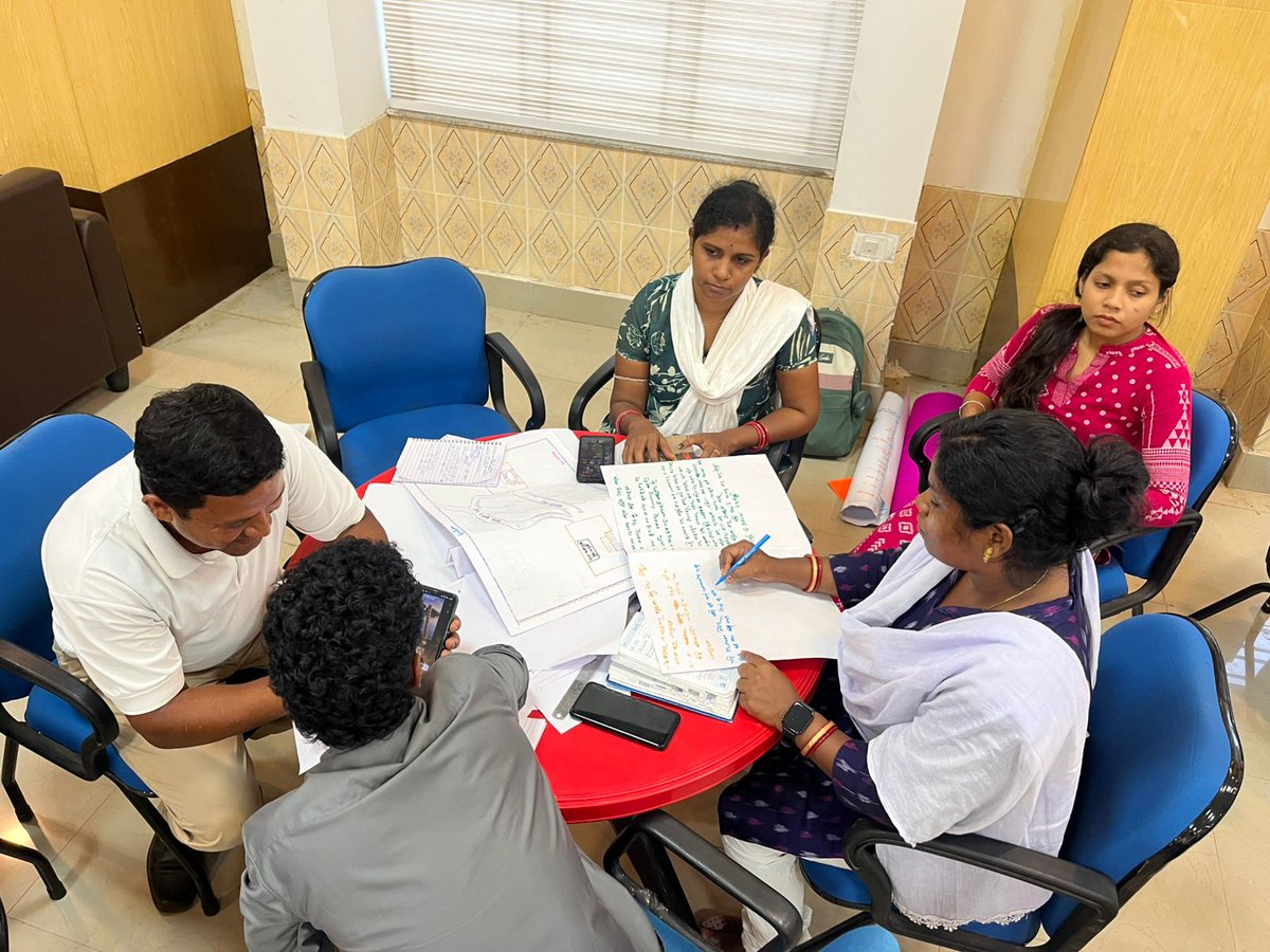 WCDOdisha's tweet image. ଓଡ଼ିଶା ସରକାରଙ୍କ ମହିଳା ଓ ଶିଶୁ ବିକାଶ ବିଭାଗ ପକ୍ଷରୁ ଭୁବନେଶ୍ୱର ସ୍ଥିତ ରାଜ୍ୟ ମହିଳା ଓ ଶିଶୁ ପ୍ରତିଷ୍ଠାନ କେନ୍ଦ୍ର ଠାରେ ‘ଆମେ ପଢିବା ଆମ ଭାଷାରେ’ ଯୋଜନାର ଏକ ତିନି ଦିନିଆ ସୂଚନା, ଶିକ୍ଷା ଓ ଯୋଗାଯୋଗ ସାଧନ ବିକାଶ (IEC) କର୍ମଶାଳାର ଦ୍ୱିତୀୟ ଦିନ ଅନୁଷ୍ଠିତ ହୋଇଯାଇଛି ।

#AmepadhibaAmaBhashare #Workshop #WCDOdisha