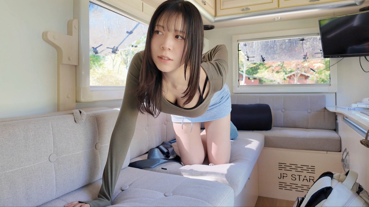 この後20:00からYouTubeプレミア公開します🚗ˊᵕˋ 骨折しながら軽