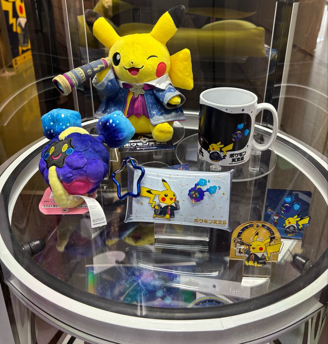 ポケモン天文台行ってきた✌️！！
天文学とポケモン情報が交互に小出しされてて、子供にも分かりやすいけど大人も楽しめる内容だった！

そしてグッズ！....可愛すぎて滅だった...
デザインが完璧過ぎるセンスがエグい...😭
めっちゃくちゃ散財した。大人で良かった...