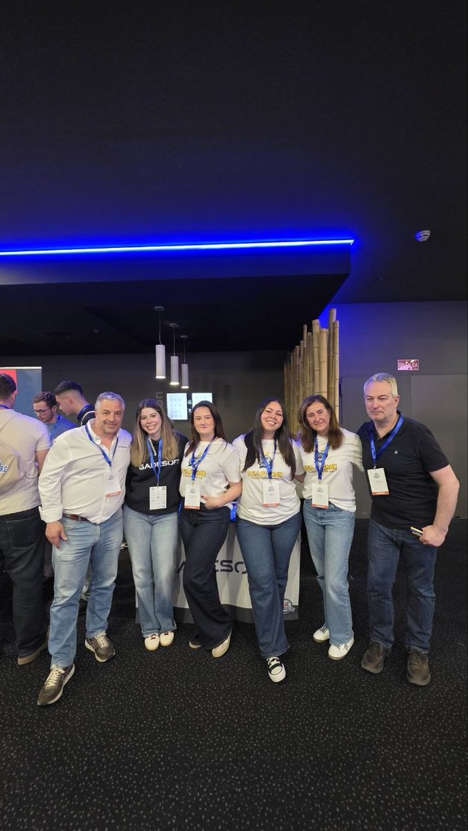 GlobalAzureES's tweet photo. Nos encanta lo contentos que están desde @Gadesoft como patrocinador oficial de la Global #Azure Spain 2026 de #Madrid. 

Tienen cosas espectaculares en su stand, y con tanta gente que les visitan, nos ha costado conseguir esta foto. ¡Se tu uno más en visitarles!
——
#GlobalAzure https://t.co/hkCZpmIlun