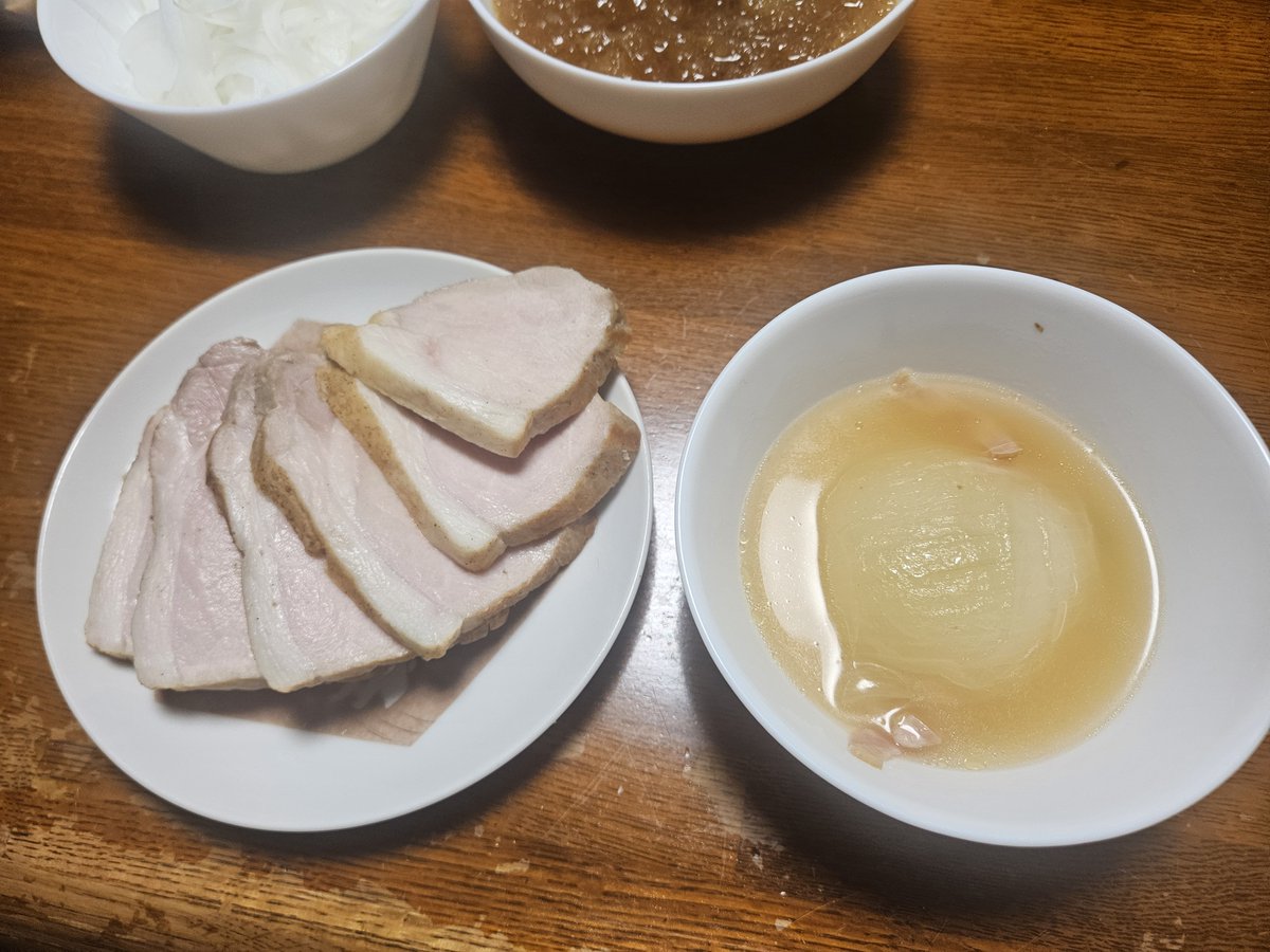 kz_error's tweet photo. ローストポークと玉ねぎのスープ https://t.co/5RJMe7Qgt1