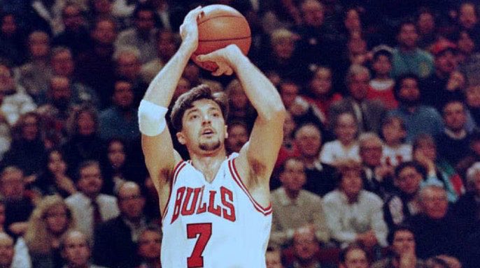 The A250 basketball mini-series continues—spotlighting Croatian and Croatian-American impact on the NBA, one legend at a time. 🏀

This time, we highlight Toni Kukoč, the “Croatian Sensation” from Split. Joining the Chicago Bulls in 1993, Kukoč became a key piece of one of