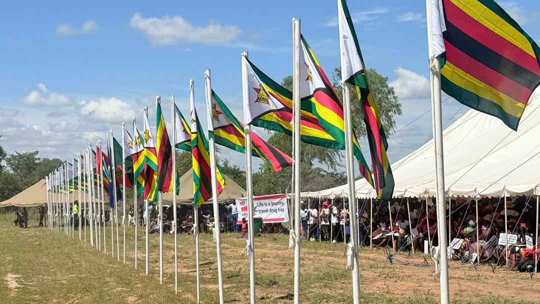 ZBCNewsonline's tweet photo. MASHONALAND WEST MARKS INDEPENDENCE CELEBRATIONS IN SIAKOBVU
Crowds have gathered at St Michael’s High School for the Mashonaland West Independence celebrations, marking a significant moment as decentralisation brings the national flame to Siakobvu.
#ZimIndependence #Zim46 #MashWest #Siakobvu #Zimbabwe #IndependenceDay #ZBCNews