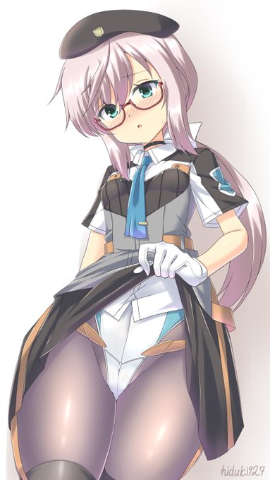 スカートをたくし上げるリライアさん。
#よその子 