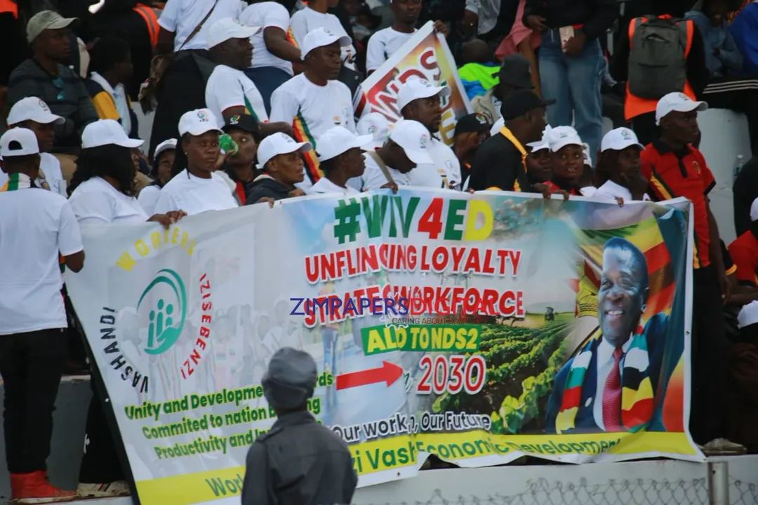 HMetro_'s tweet image. Part of the crowd following proceedings at the 46th main  Independence Day celebrations in Maphisa.

#HappyIndependenceDay #Zimbabwe #ZimAt46