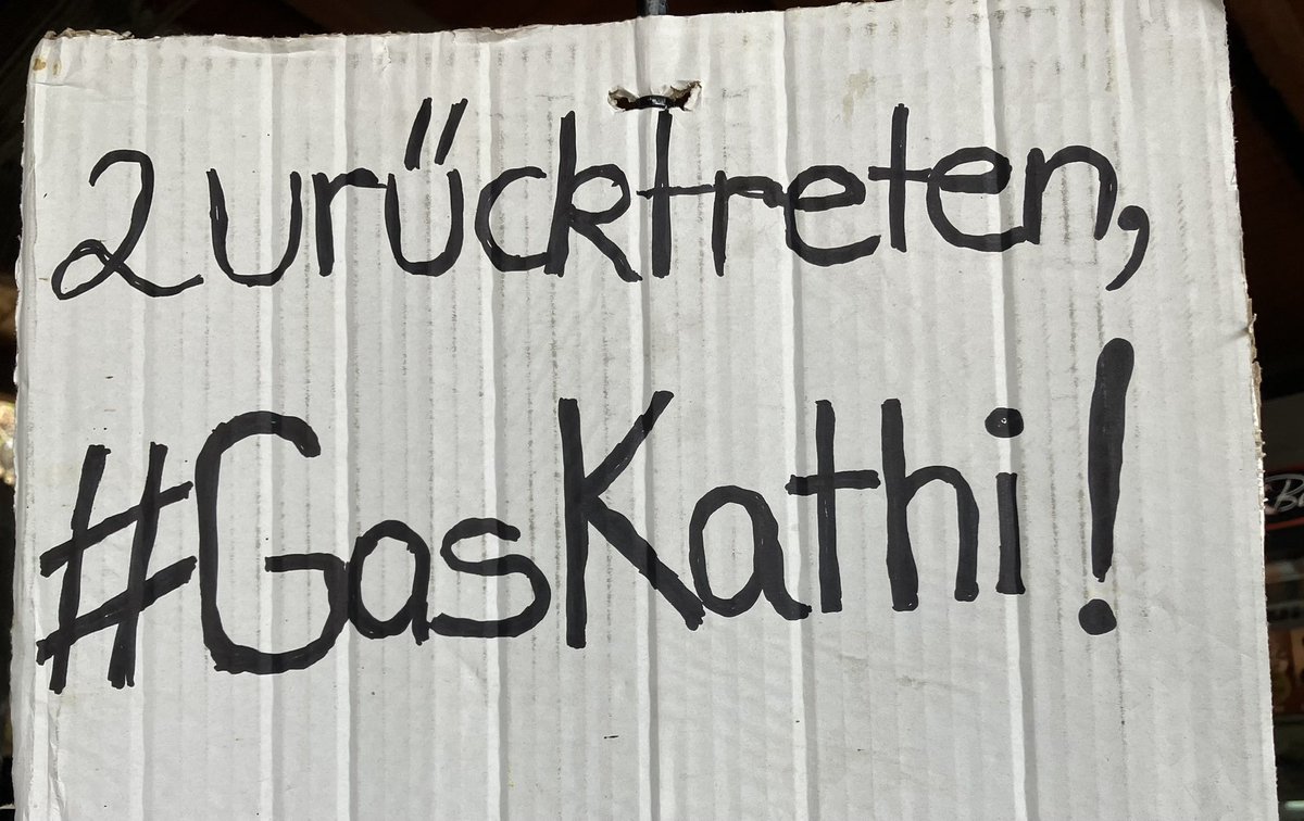 Eva schätzt Frauensolidarität! #BeKind! tweet media