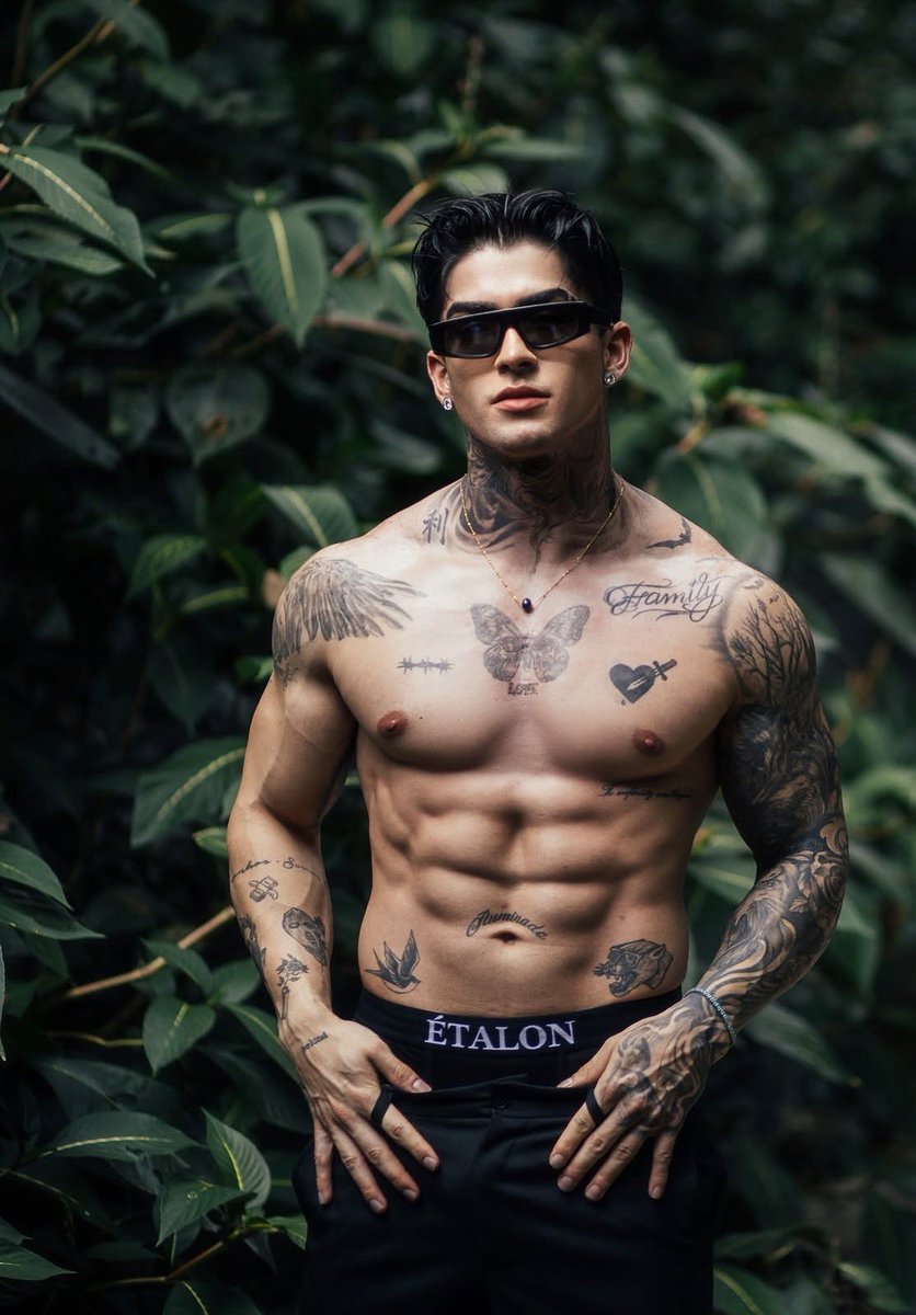 MatteoDuatto's tweet photo. El silencio siempre ha sido suficiente…
Para que entiendan quien manda. 

#FreeRol #DarkRol #SexRol https://t.co/YBZ39stVVl