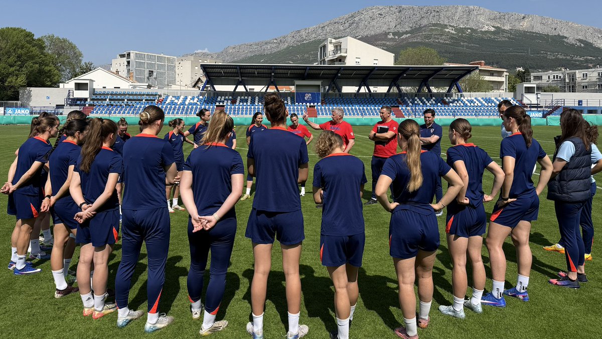 HNS_CFF's tweet image. 🇭🇷🇬🇮 Hrvatske reprezentativke danas igraju protiv Gibraltara u kvalifikacijama za @FIFAWWC - sretno! 🔥

🏟️ Sinj
🕟 16:30
📺 MAXSport 2

#Obitelj #FIFAWWC