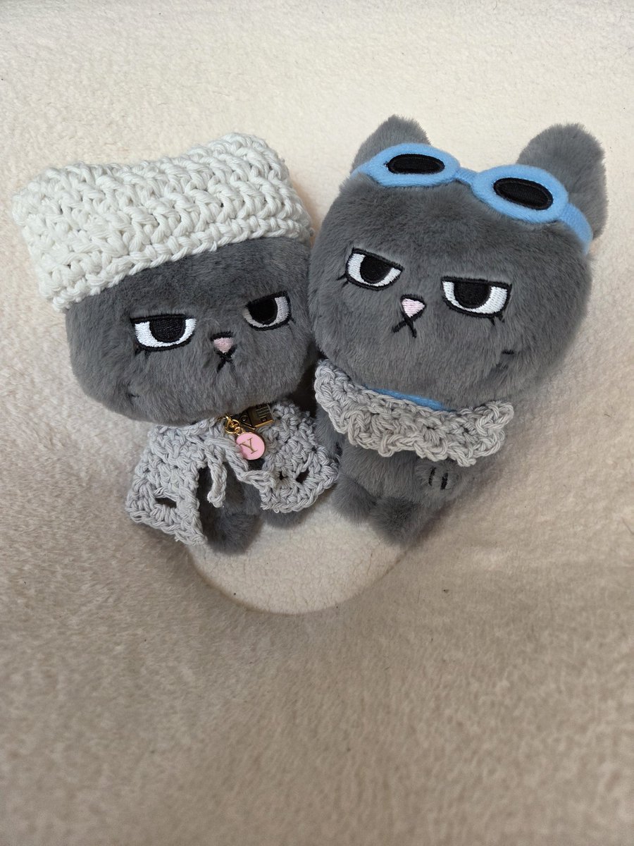 ZWBWXKhf2M90933's tweet image. YouTube見ながら、なんとかケープとつけ襟編めた☺
Seriaに毛糸買いに行ったらボネクドカラーのパーカー売ってた。サイズは合わないけど～💦
毛糸も可愛いのたくさんあった♡
これは寝不足になる
#BOYNEXTDOOR #BND