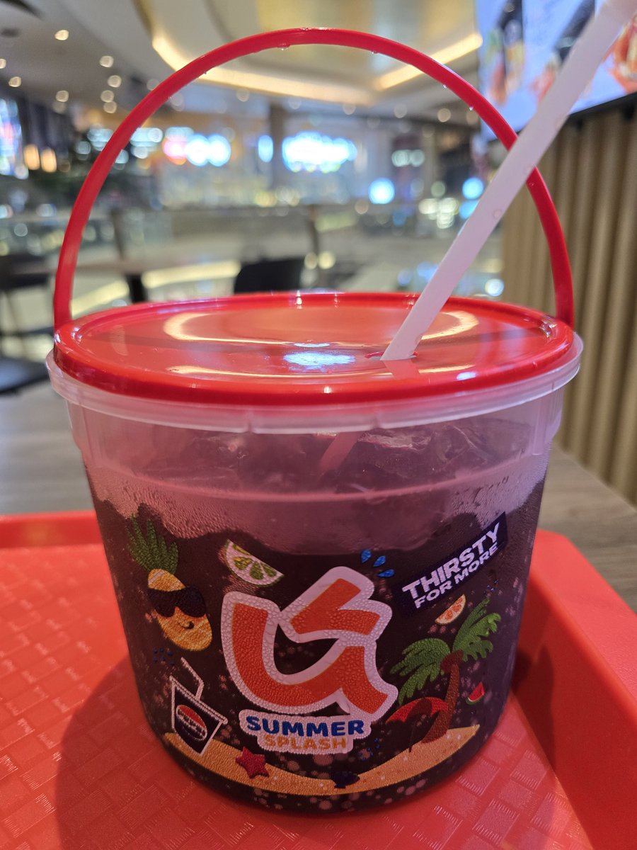 : เมื่อไหร่น้องเอซจะกลับบ้านครับ
: เดี๋ยวกลับแล้ว
: เดี๋ยวมาหลายรอบแล้วเราอะ
: ขอกินน้ำให้หมดก่อนน้า แล้วจะกลับเลย
: แก้วเดียวนะ
: แก้วเดียวจริง ๆ
: ก็ได้ครับ..