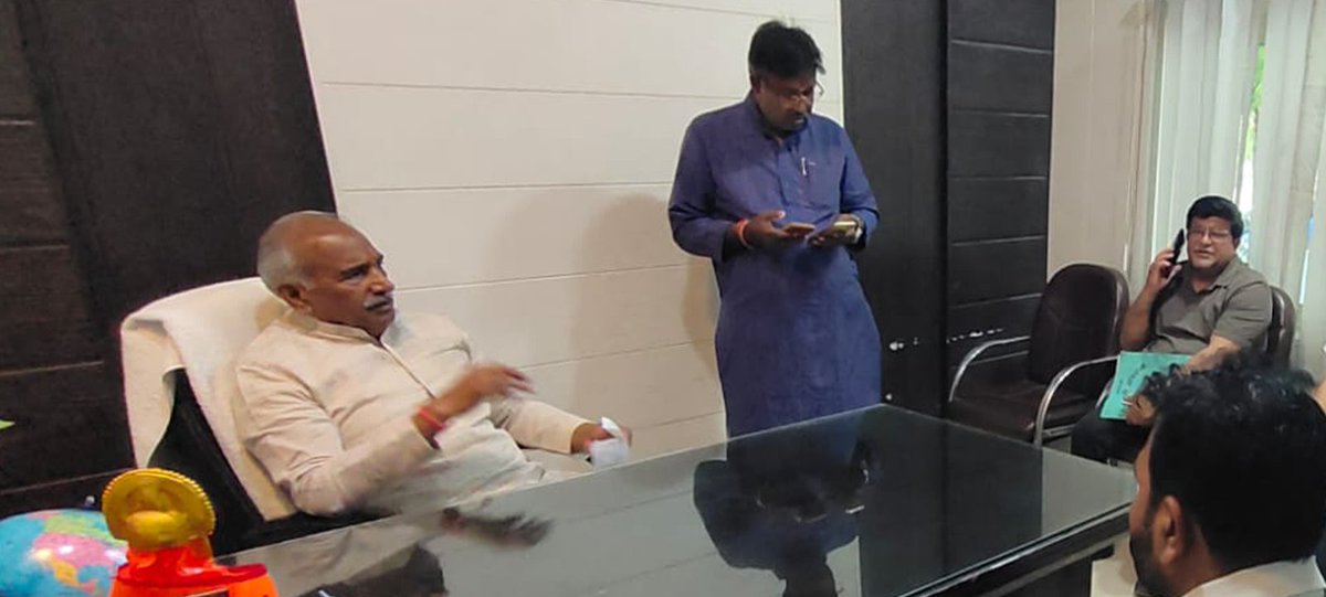 TheArvindPandey's tweet photo. विधानसभा क्षेत्र की सड़कों, गड्ढ़ा मुक्त योजना के तहत कार्य, यहाँ से शासन तक जनहित कार्यों के प्रस्ताव एवं उन प्रस्तावों की स्थिति, स्वीकृत कार्य, नवनिर्माण के लिए विभिन्न कार्यों की विस्तृत जानकारी ली।
#Gadarpur | #GadarpurDevelopment | #TransformingGadarpur | #Uttarakhand https://t.co/WLP6ggFaxy