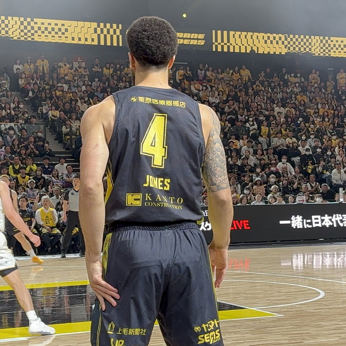 #𝗰𝗵𝗮𝗿𝘂 tweet media