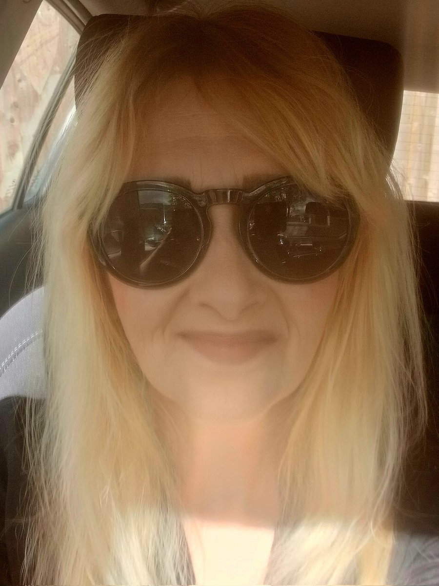 clairywairy88's tweet photo. So, today is sunny, ๐ #RecordStoreDay2026 and i'm off to a #RecordFair โจ๏ธ Love flipping through all the lovely #VinylRecords Wishing you all a Happy Saturday!x #SaturdayFun โจ๏ธ๐ต๐ถ https://t.co/3ZiG2fFS5G