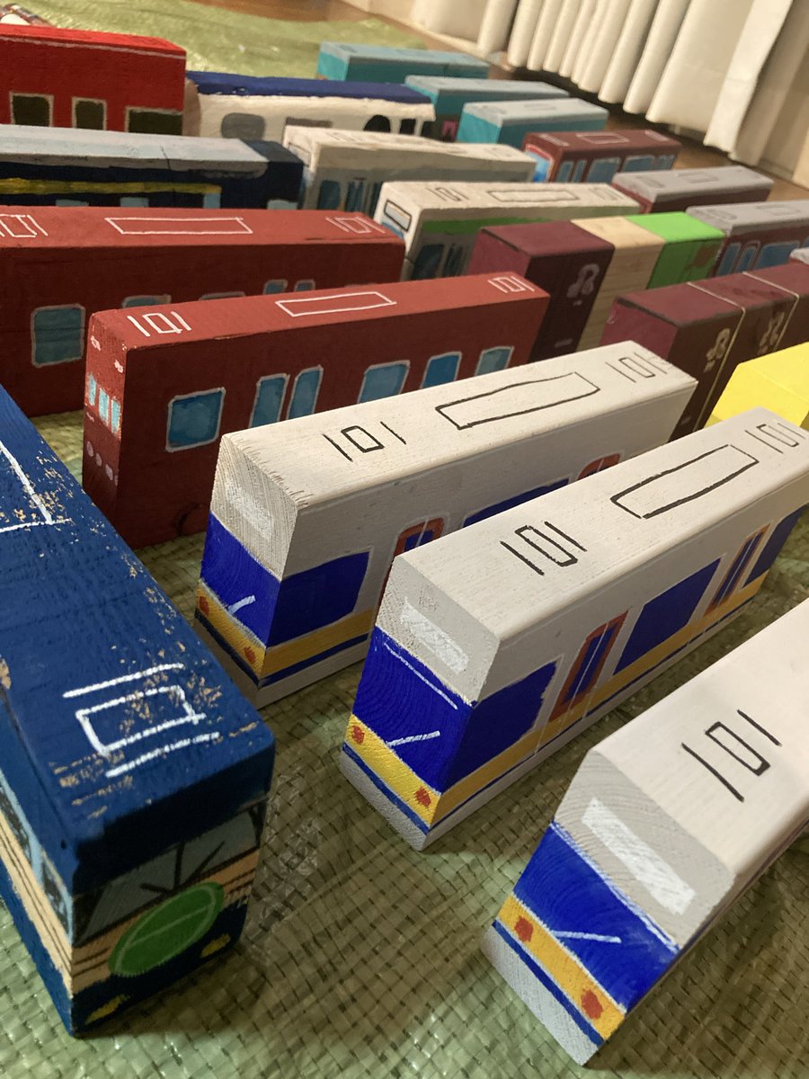 アニメーションワークショップで動かしてもらう電車をつくりました！
宝塚文化芸術センターで、5/9（土）にします！