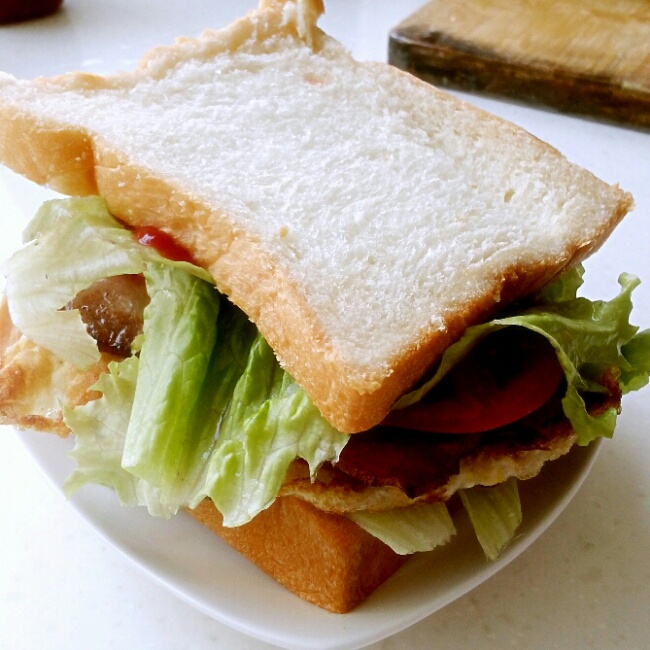 Vladimi66873663's tweet image. Sunny-side up eggs + crispy bacon + fresh tomato slices = perfect breakfast to kickstart your day!  #BreakfastVibes #SimpleJoy