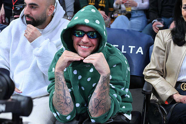 Biebz. | NOT @JustinBieber tweet media