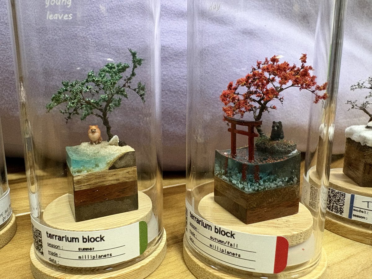 otako856's tweet photo. #まるデザ　戦利品！
ミリプラネット様（@milliplanets ）より四季のミニチュアお迎え+ﾟ｡*(*´∀｀*)*｡ﾟ+
春と冬を2年に分けてお迎えしていたのに、この度夏も秋もお迎えしてしまいました…！
「夏といえば海だよねえ」
「宮島モチーフは秋一択」
どちらも動物をカスタム！！ https://t.co/J3DOsPAflM