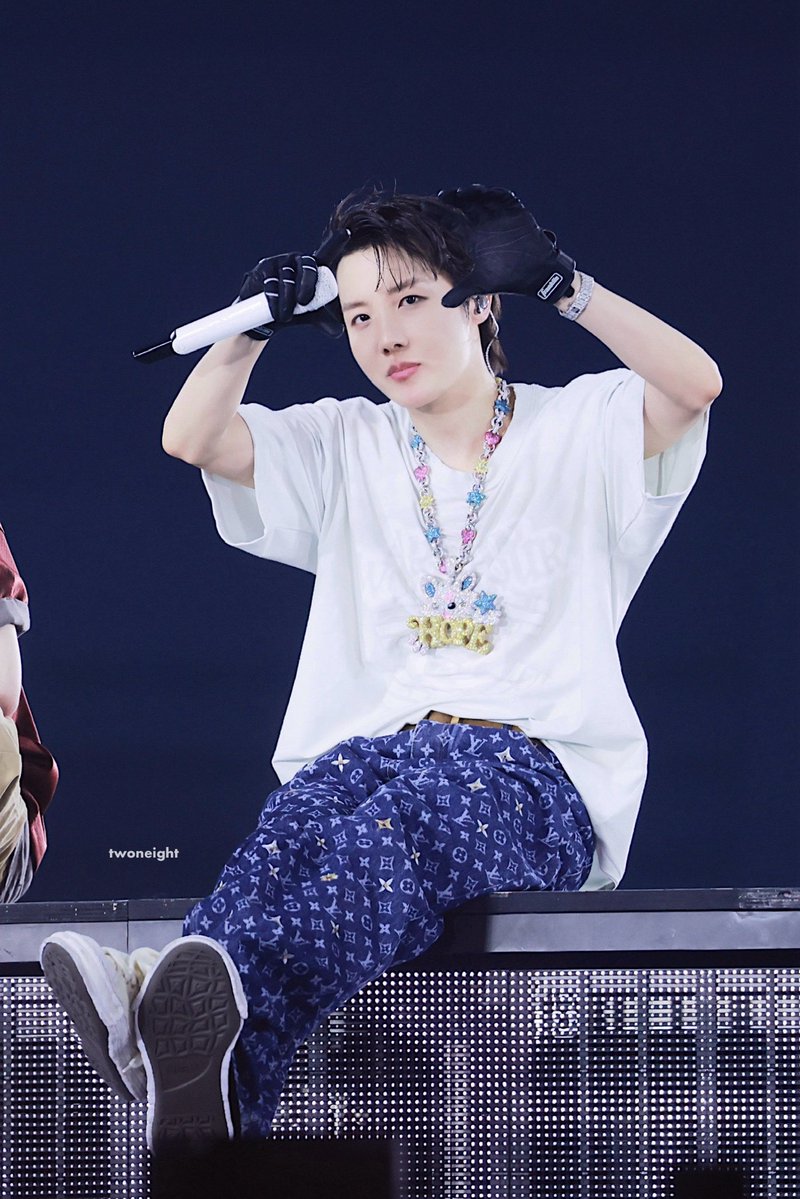 ...💗 #jhope 260418