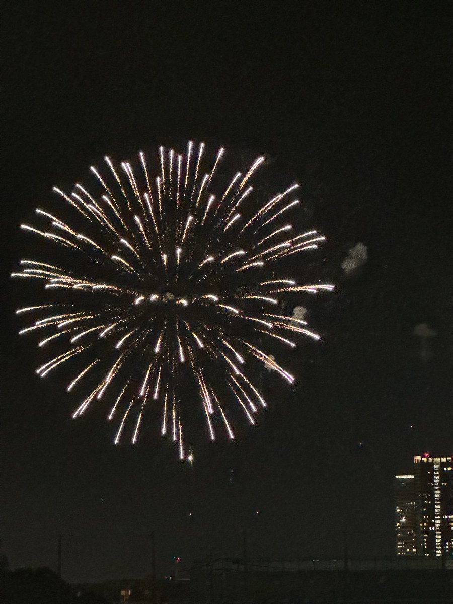 jun____ll's tweet photo. 弊地元訳わかんねえ時期に花火大会やってます https://t.co/OYvmTPorYB