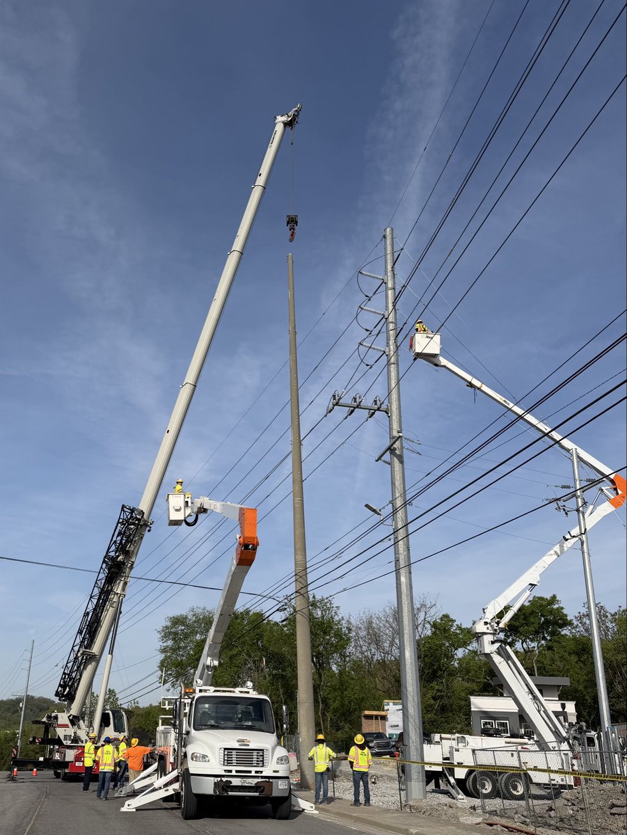 wjwheeler54's tweet image. Good morning. 58 hi 87. What’s on your grill or smoker this weekend? It’s World Amateur Radio Day, Husband Appreciation Day, Lineman Appreciation Day and Piñata Day. Have a great start to your weekend. Pray, encourage &amp;amp; support. You are loved and we are Blessed. 🇺🇸