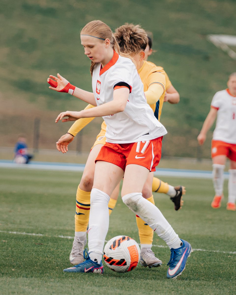 PogonSzczecin_K's tweet photo. 🇵🇱 Reprezentacja Polski z awansem na Mistrzostwa Europy U19❗

Lena Świrska weszła na boisko w 69. minucie i strzeliła gola w meczu przeciwko Greczynkom, który zakończył się wygraną Biało-Czerwonych 3:0 🔝

Brawo, brawo, brawo!!! 🤩

#GREPOL 🇬🇷🇵🇱 WU19 https://t.co/oqYWLUCw9S
