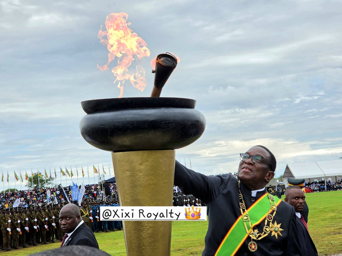 ChichiRemhunga's tweet photo. His Excellency President Mnangagwa has lit the Independence Flame at Maphisa Stadium.
#ZimAt46 https://t.co/1HbWkTsSTh