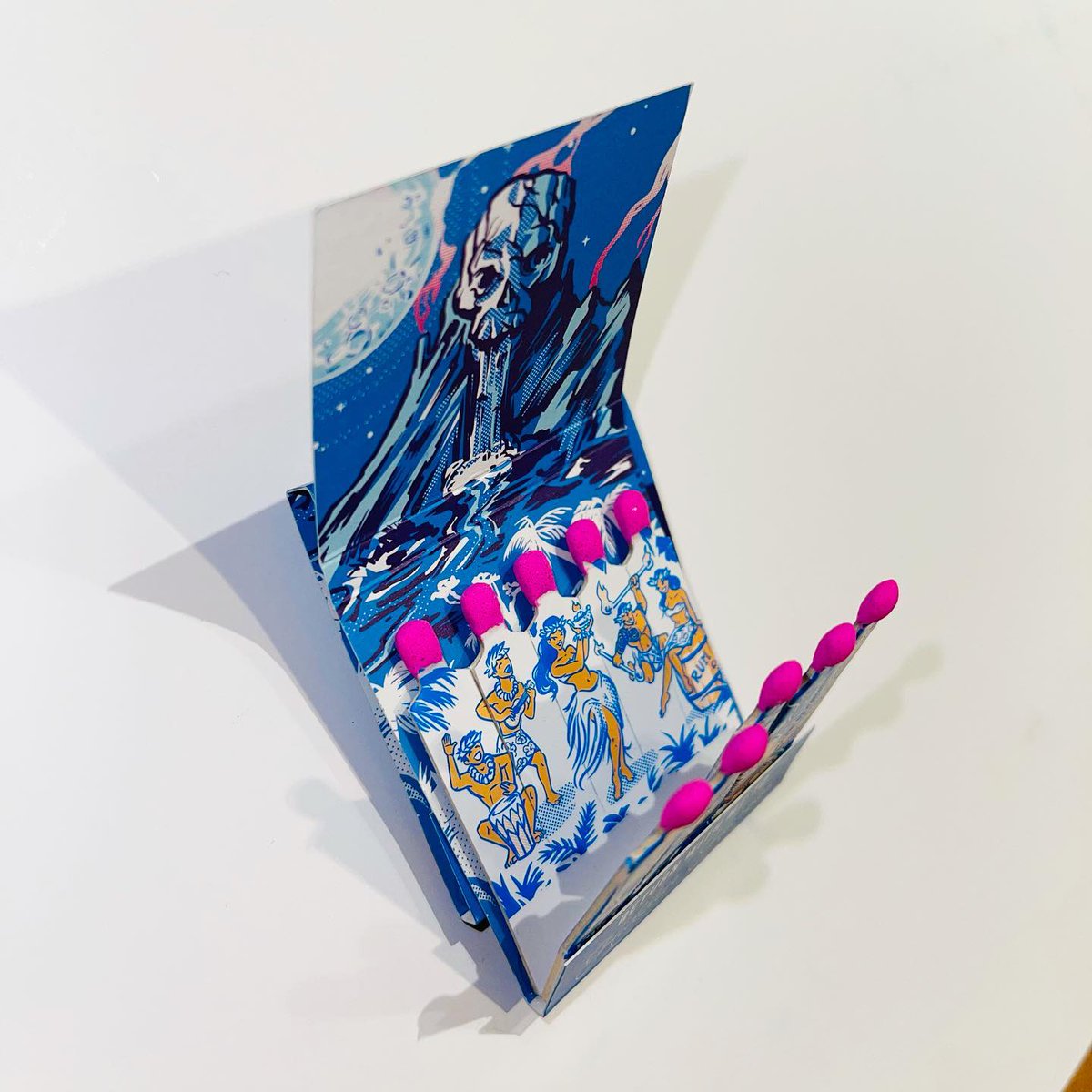 qiao1207's tweet image. fzmatch.com/a-book-of-matc… Discover "The Matchbooks" with 12 sturdy 3-inch sticks in 17 colors, perfect for cooking, candles, cigars, and more. Light up your moments!  #HomeEssentials