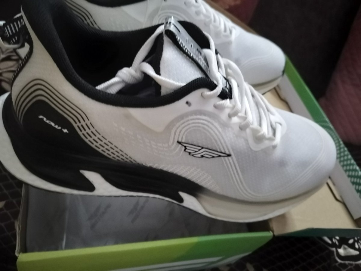 AnilVishw's tweet photo. @myntra why my return request is on hold? 
In return comment it was mentioned that tag was not there, so kindly see the all pic properly and pick up this product immediately. This is very pathetic behaviour from myntra https://t.co/9Zm4hWqIGx