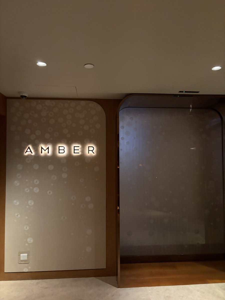 一抹微笑. tweet media