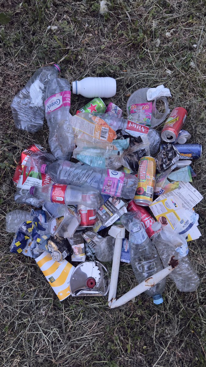 insociabl_e's tweet photo. 1 kg de déchets https://t.co/lrj28lgThN