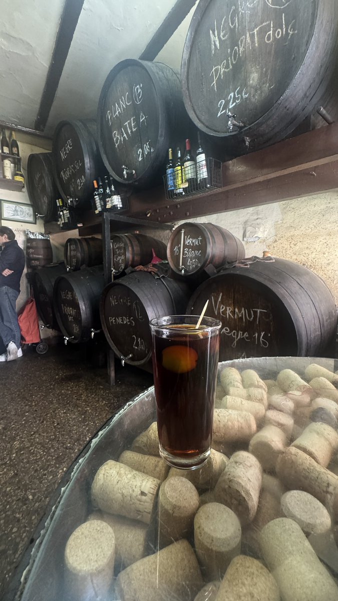 maromanpo's tweet image. Hora del vermut. 
#Horta
#LaMassana 
#bodega