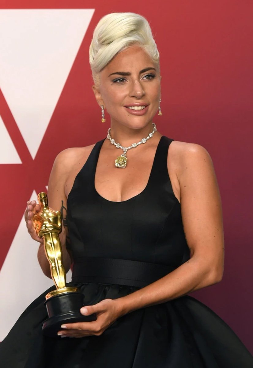 this kitten over here tweet media