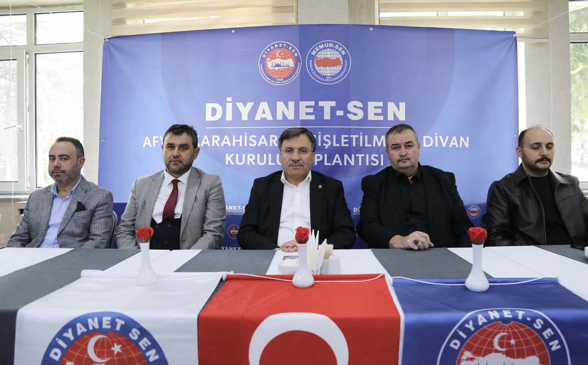 yildizali19's tweet photo. 📌Afyonkarahisar Şubemizin Genişletilmiş İl Divanı Toplantısında teşkilatımızla bir araya geldik. 

✅Talep ve sıkıntılarını değerlendirip, şubemizin yol haritasını belirledik.

✅Bu güçlü buluşma için Şube Başkanımız Rahmi Taşkesen şahsında, yönetimini, komisyonlarımızı, ilçe temsilciliklerimizi tebrik ediyor,  mesuliyet sorumluluk duygusuyla katılım sağlayan tüm dava arkadaşlarımıza başarılar diliyorum.
Allah sizleri var, teşkilatımızı bahtiyar etsin.