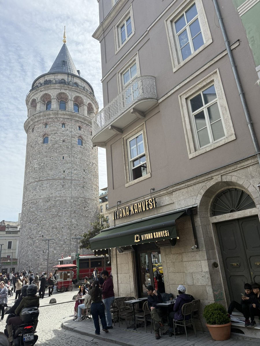 oblomovkadin's tweet photo. Sonra bir sabah uyanıyorsun ve ertelediğin her şeyi yapacak gücü kendinde buluyorsun… https://t.co/Dl4qmMsHAX