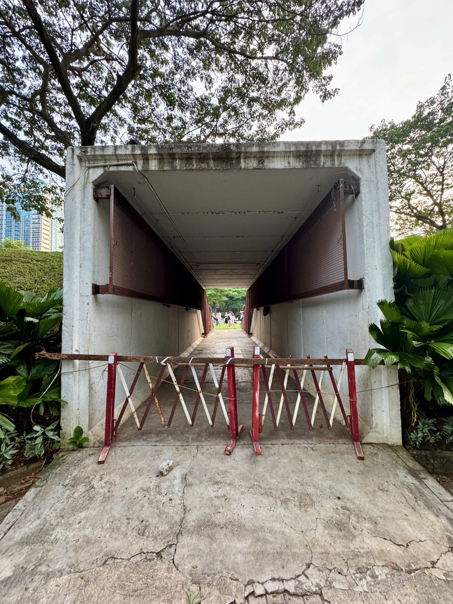 Di Jakarta banyakin tempat kayak gini dong pak <a href="/prastow/">Prastowo Yustinus</a> <a href="/pramonoanung/">Pramono Anung (IG : @pramonoanungw)</a> mayan buat selonjoran sambil minum teh sisri