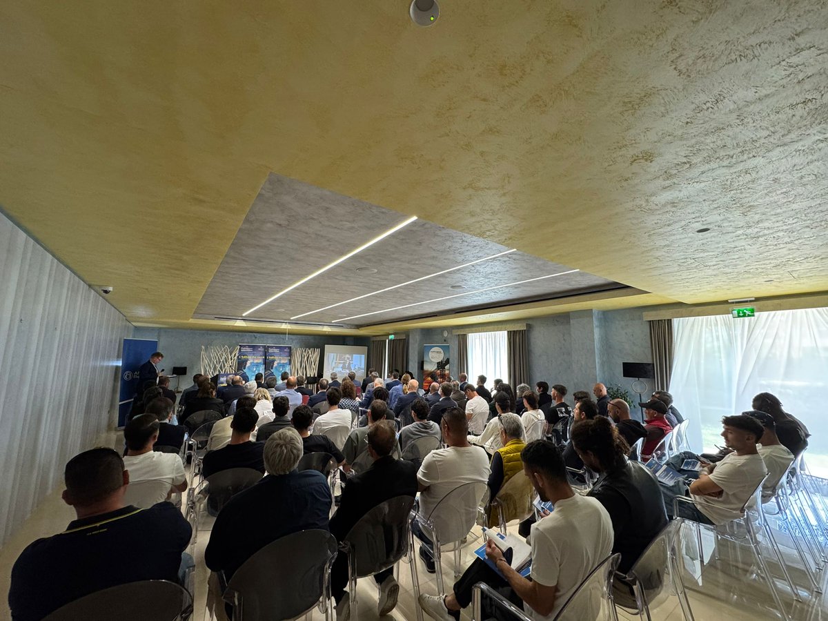 FilcaCisl's tweet photo. Il segretario generale della Filca-Cisl Sicilia, Paolo D'Anca, è intervenuto questa mattina all'iniziativa di Confartigianato Imprese e Anaepa Confartigianato sul tema "L'#edilizia che verrà", ribadendo le posizioni della Filca nazionale: "Anche in Sicilia il settore #artigiano è un motore di sviluppo strategico per l'#economia territoriale. È necessario il protagonismo degli Enti paritetici per un nuovo umanesimo della #bilateralità".