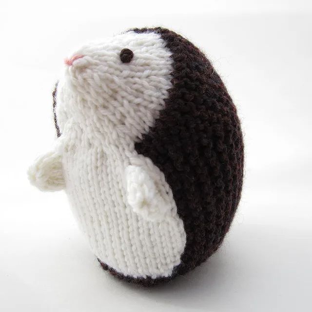knithacker's tweet image. Cute Knitted Mommy Hedgehog - Get the Pattern! 👉 tidd.ly/84607aaa - designed by Clare Doornbos aka NattyKnits #knitting #amigurumi #handmade #etsy #affiliate 🦔