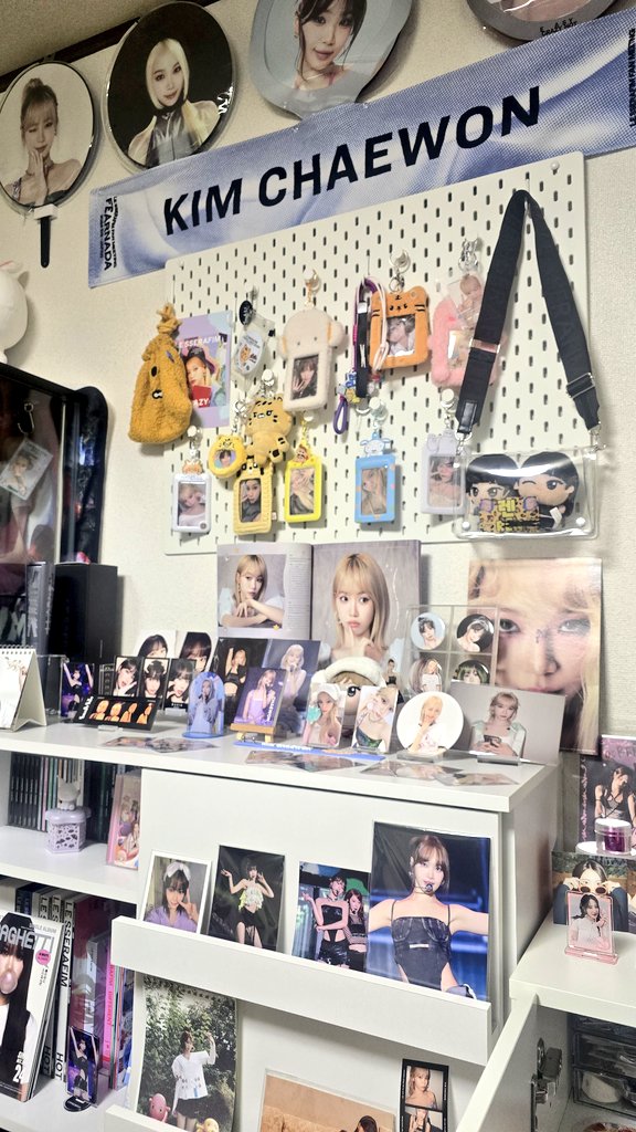 kim_sada01's tweet image. 部屋片付けたよ🥰🥰
チェウォンいっぱいで嬉しい🫶🏻
#LESSERAFIM
#TimeToCelebrate