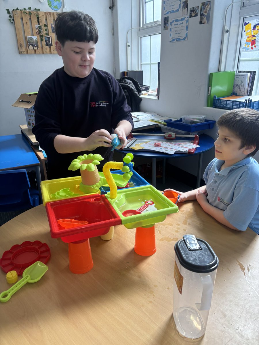 _SuttonHouse_'s tweet photo. Pupils enjoyed a calming sensory break with water play 💧 Supporting emotional regulation, relaxation, and focus in a fun, engaging way. #Wellbeing #SensoryLearning https://t.co/D214fgLjUB